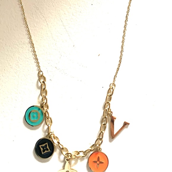 Inspired trendy charm necklace (NEW) ❤️❤️ - Picture 3 of 5